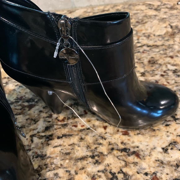 Vince Camuto Yonker Bootie Zip Buckle Design 6 1/2 - Picture 6 of 8